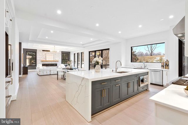 942 DEAD RUN DR, Mclean, VA 22101