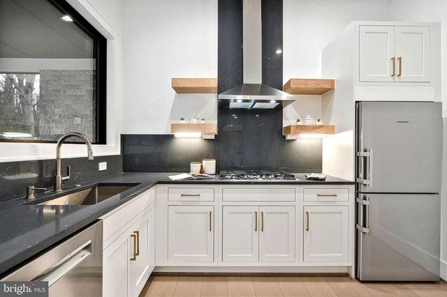 942 DEAD RUN DR, Mclean, VA 22101