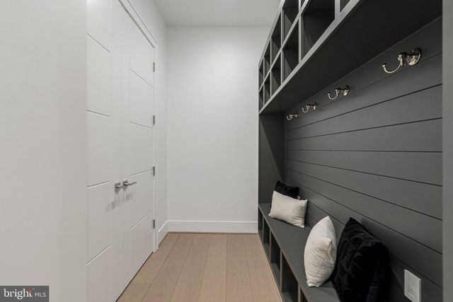 942 DEAD RUN DR, Mclean, VA 22101