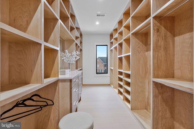 942 DEAD RUN DR, Mclean, VA 22101