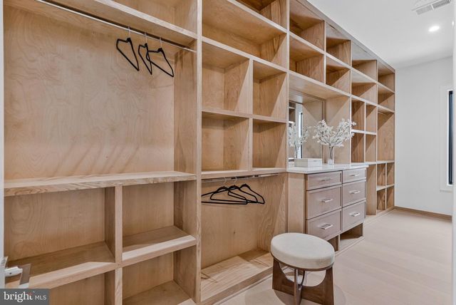 942 DEAD RUN DR, Mclean, VA 22101