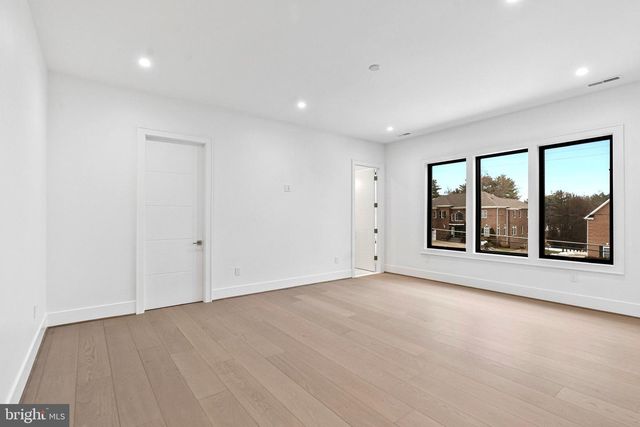 942 DEAD RUN DR, Mclean, VA 22101