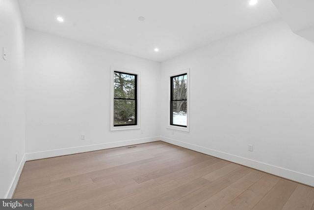 942 DEAD RUN DR, Mclean, VA 22101