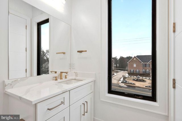 942 DEAD RUN DR, Mclean, VA 22101