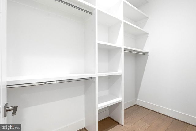 942 DEAD RUN DR, Mclean, VA 22101