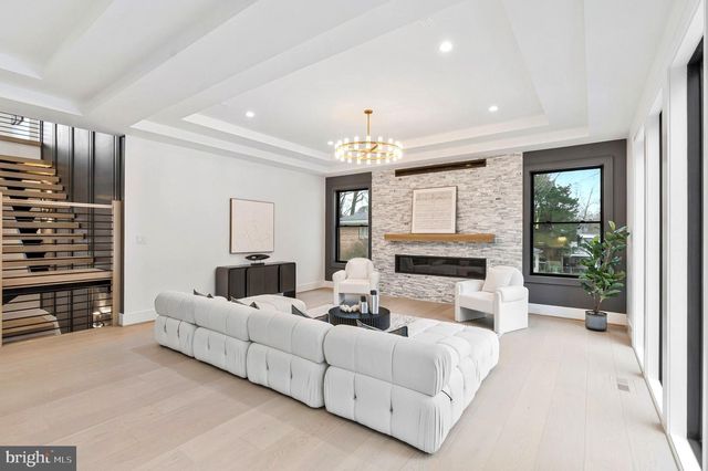 942 DEAD RUN DR, Mclean, VA 22101