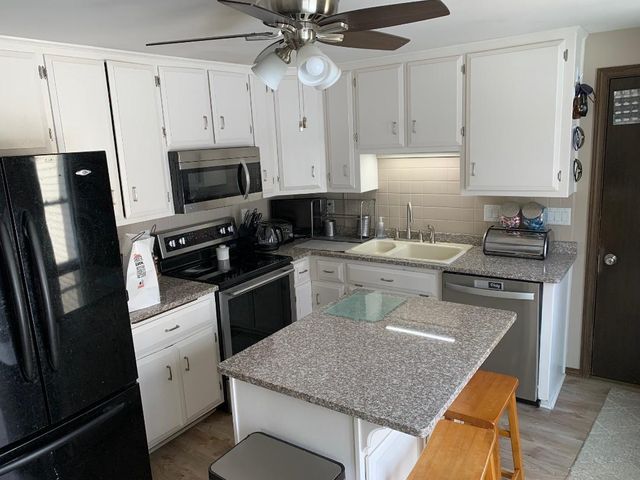 2180 SPRING CREEK CIRCLE, Green Bay, WI 54311