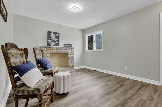 8 Summit Glen Road SW, Pataskala, OH 43062