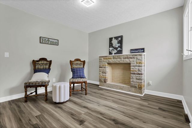 8 Summit Glen Road SW, Pataskala, OH 43062