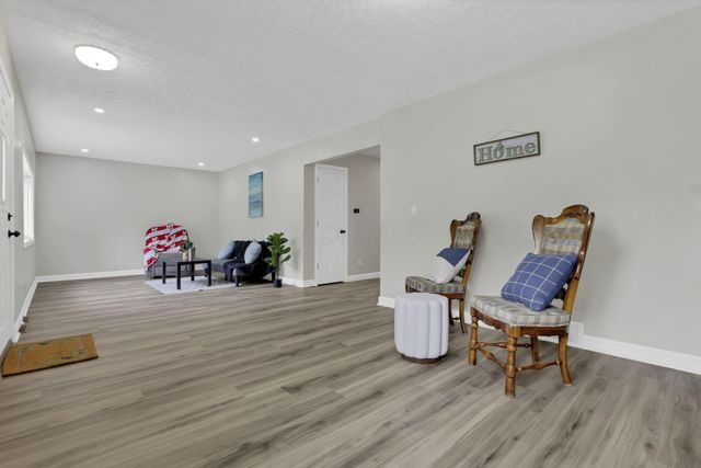 8 Summit Glen Road SW, Pataskala, OH 43062