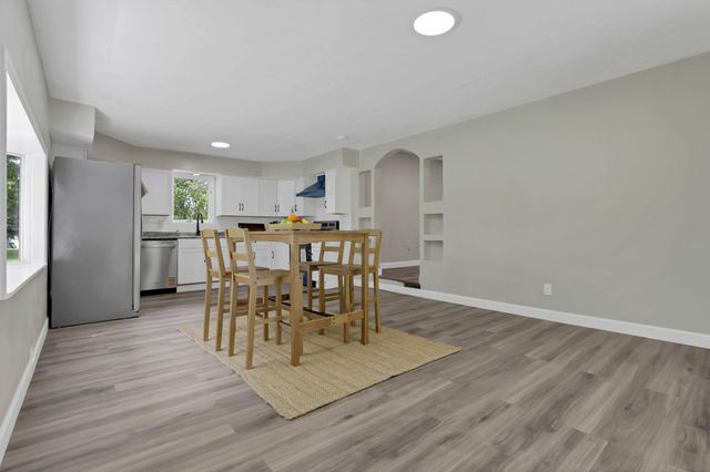 8 Summit Glen Road SW, Pataskala, OH 43062