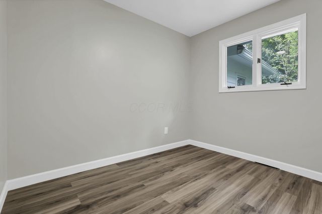 8 Summit Glen Road SW, Pataskala, OH 43062