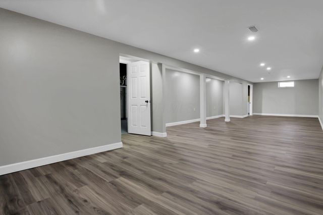 8 Summit Glen Road SW, Pataskala, OH 43062