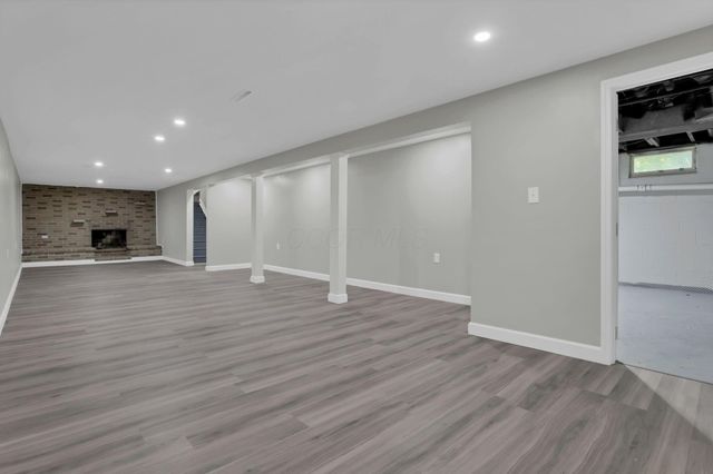 8 Summit Glen Road SW, Pataskala, OH 43062