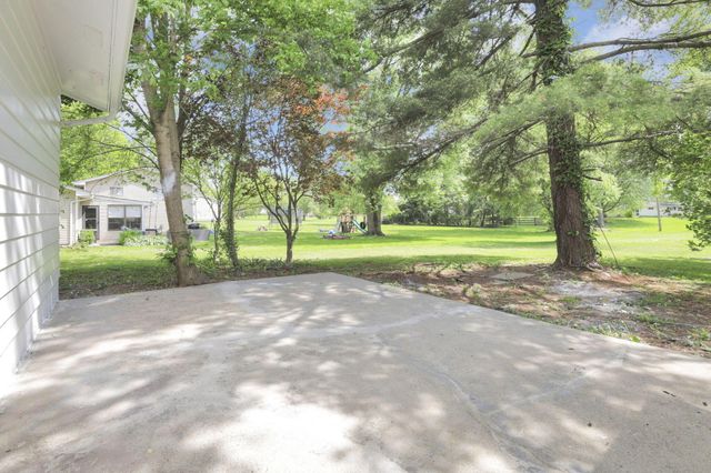 8 Summit Glen Road SW, Pataskala, OH 43062