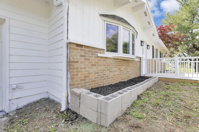 8 Summit Glen Road SW, Pataskala, OH 43062