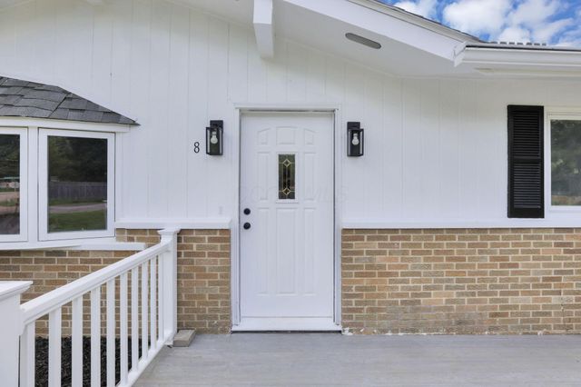 8 Summit Glen Road SW, Pataskala, OH 43062