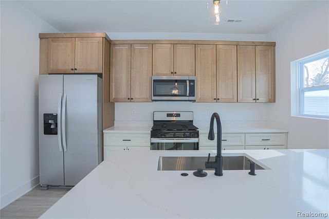 9 Queen Street, Mount Clemens, MI 48043