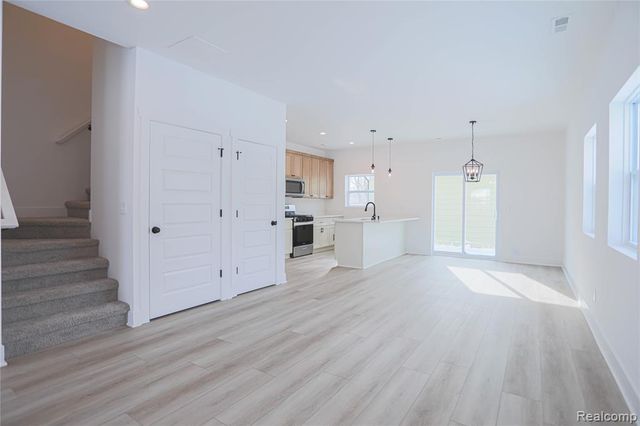 9 Queen Street, Mount Clemens, MI 48043