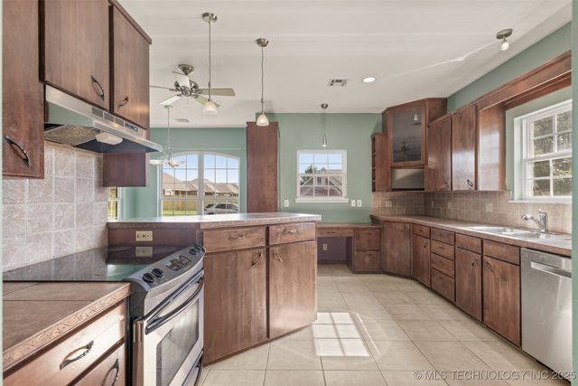 108 W 135th Street North, Skiatook, OK 74070