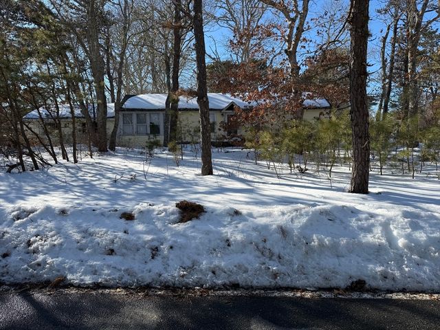 72 Pleasant Rd, Harwich, MA 02671