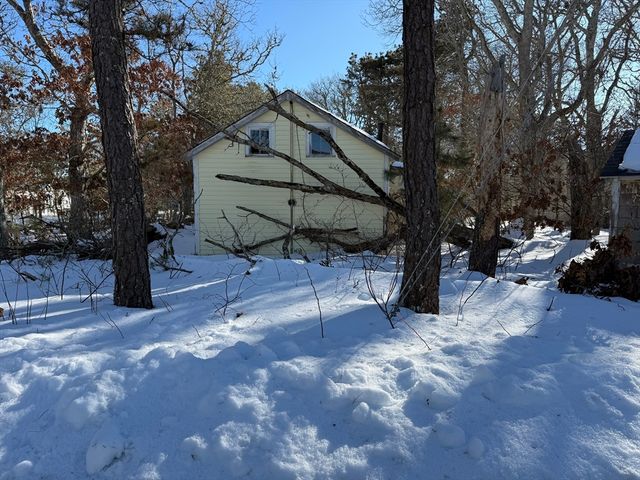 72 Pleasant Rd, Harwich, MA 02671