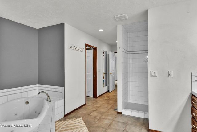 3753 E SKY HARBOR DR, Coeur D'alene, ID 83814