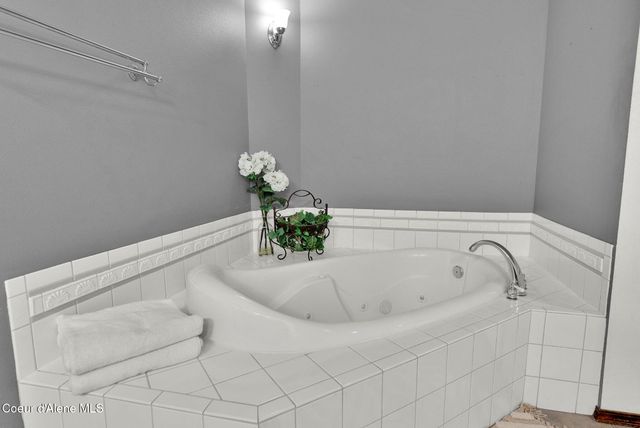 3753 E SKY HARBOR DR, Coeur D'alene, ID 83814