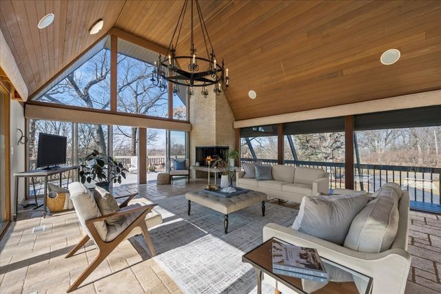 431 Maplewood Drive, Barrington, IL 60010