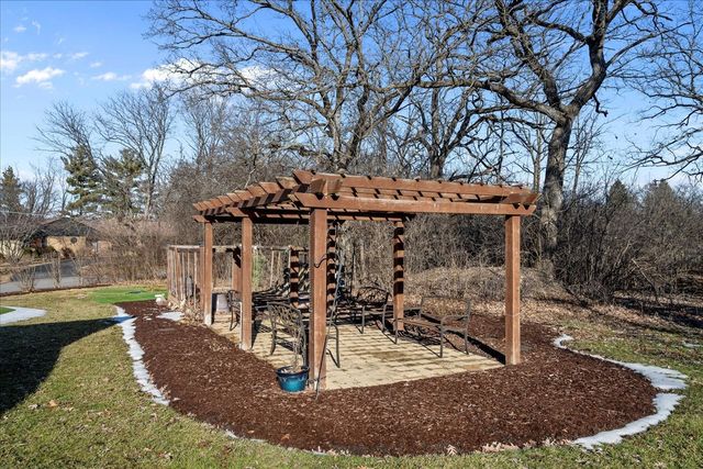 431 Maplewood Drive, Barrington, IL 60010