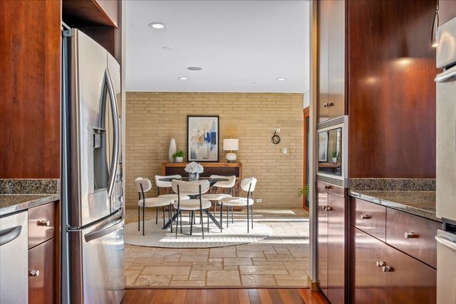 431 Maplewood Drive, Barrington, IL 60010