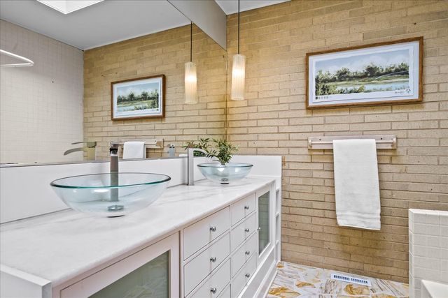 431 Maplewood Drive, Barrington, IL 60010