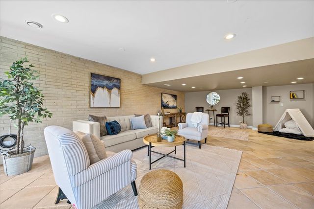 431 Maplewood Drive, Barrington, IL 60010