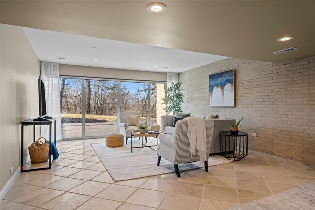 431 Maplewood Drive, Barrington, IL 60010