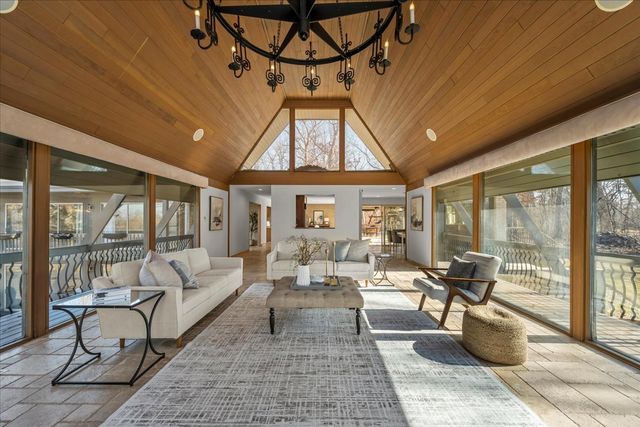 431 Maplewood Drive, Barrington, IL 60010