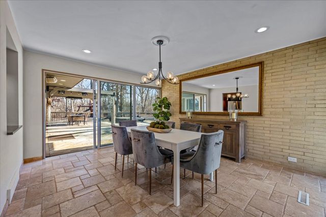 431 Maplewood Drive, Barrington, IL 60010