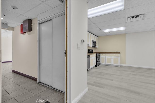 15435 Vanowen Street 102, Van Nuys, CA 91406