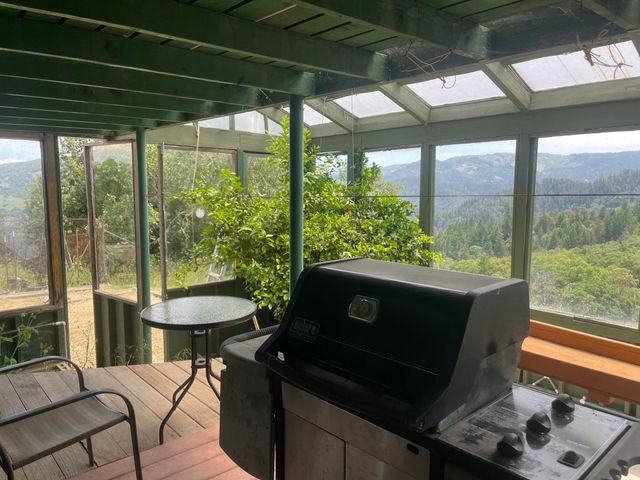 2722 Island Mountain Road, Garberville, CA 95542