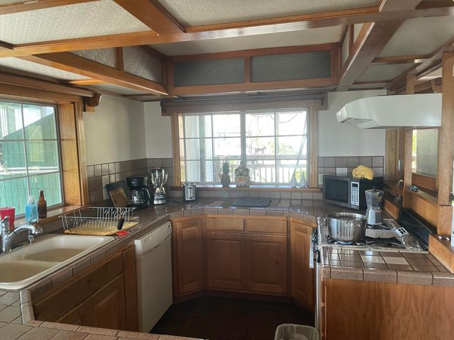 2722 Island Mountain Road, Garberville, CA 95542