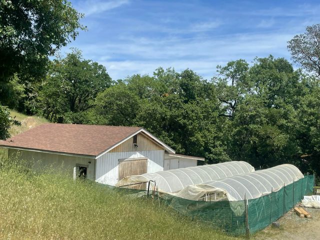 2722 Island Mountain Road, Garberville, CA 95542