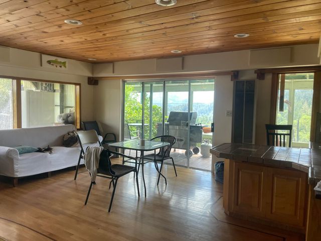 2722 Island Mountain Road, Garberville, CA 95542