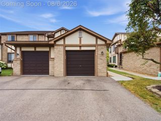 968 Country Club Drive 4, St. Clair Shores, MI 48082