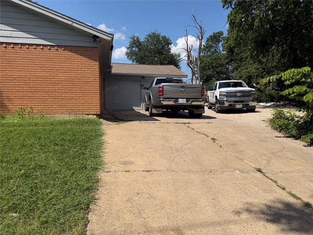 13206 Blossomheath Lane, Dallas, TX 75240