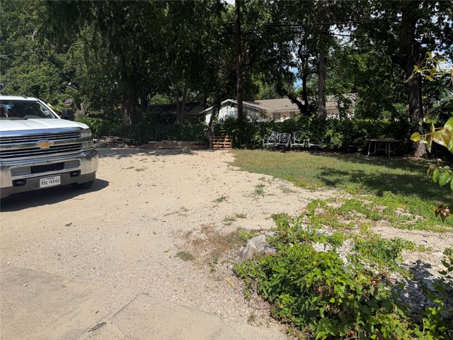 13206 Blossomheath Lane, Dallas, TX 75240