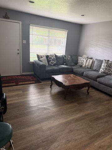 13206 Blossomheath Lane, Dallas, TX 75240