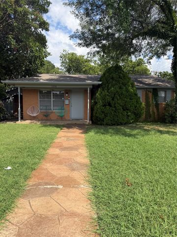 13206 Blossomheath Lane, Dallas, TX 75240