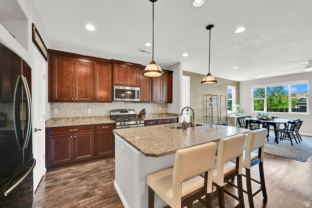 1163 W HENRY AVE, Farmington, UT 84025