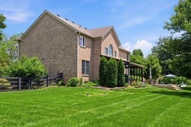 5002 Lupreese Lane, Versailles, KY 40383