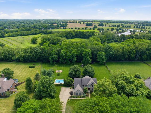 5002 Lupreese Lane, Versailles, KY 40383