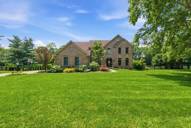 5002 Lupreese Lane, Versailles, KY 40383
